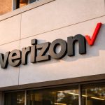 Verizon Shares Edge Lower on Friday After Earnings-Driven Rally; Investors Digest Leadership Updates, Analyst Targets, and Market Context